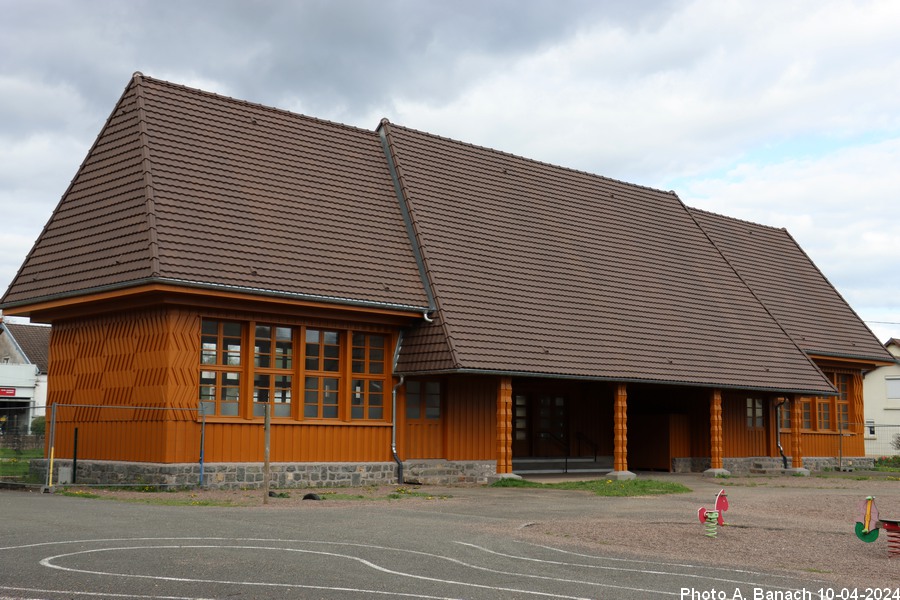 Ancienne école en bois