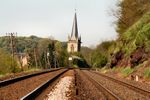 Eglise vue de la voie ferrée