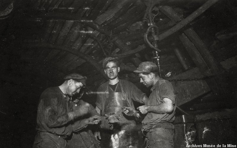 Mineurs dans une galerie