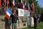 Stèles et drapeaux