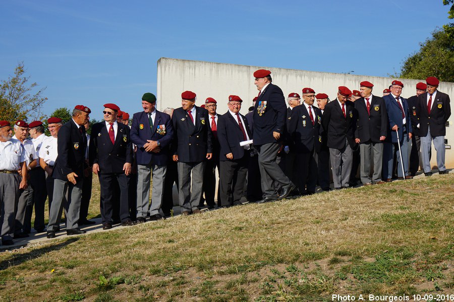 Alignement des bérets rouges