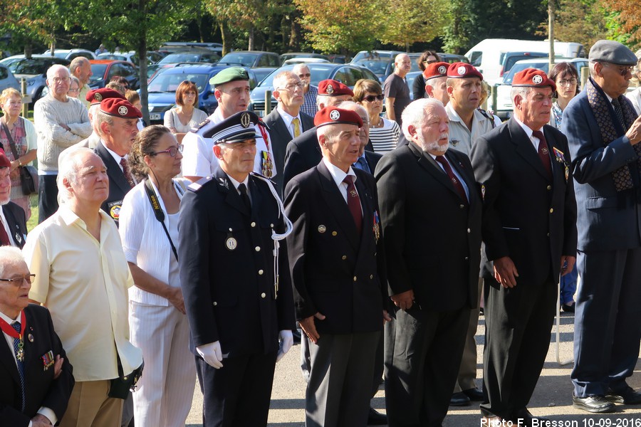 Les Officiels
