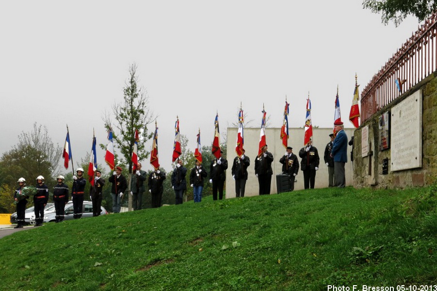 Porte-drapeaux en place
