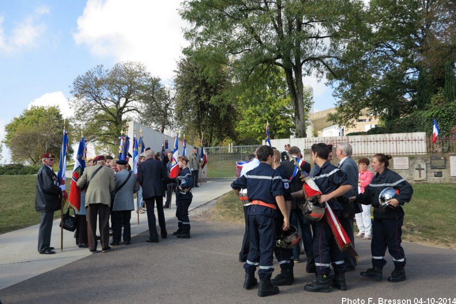 Pompiers et porte-drapeaux