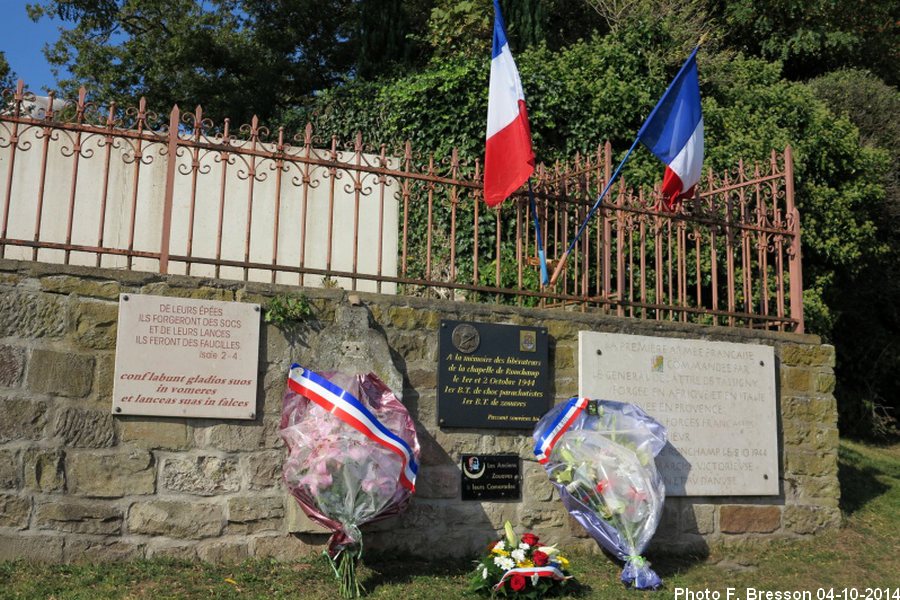 Stèles fleurie