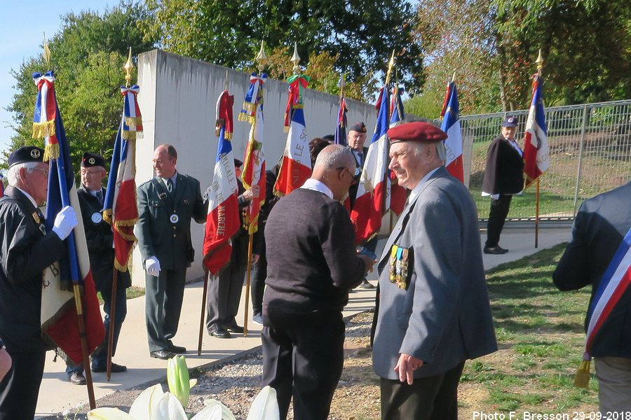 Mise en place porte-drapeaux