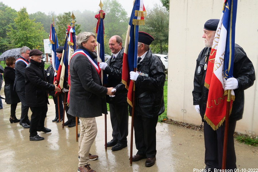 Remerciements aux porte-drapeaux