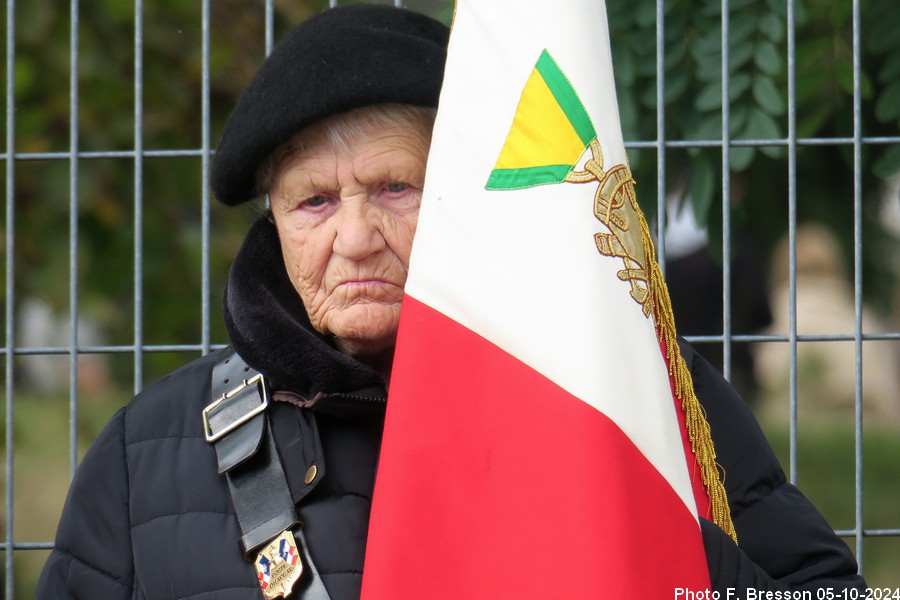 Une porte-drapeau