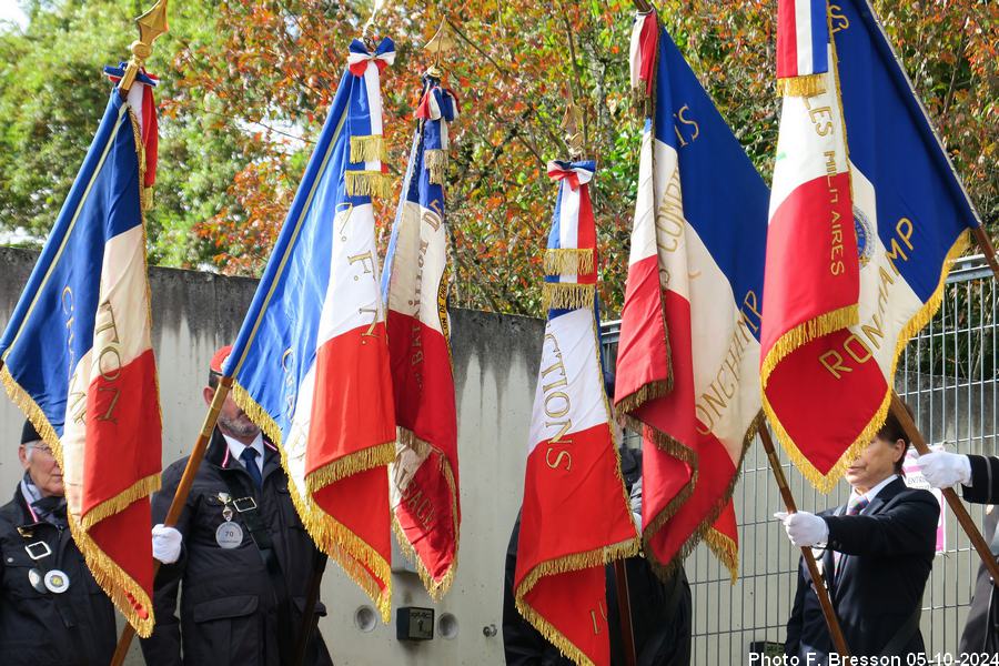 Drapeaux baissés