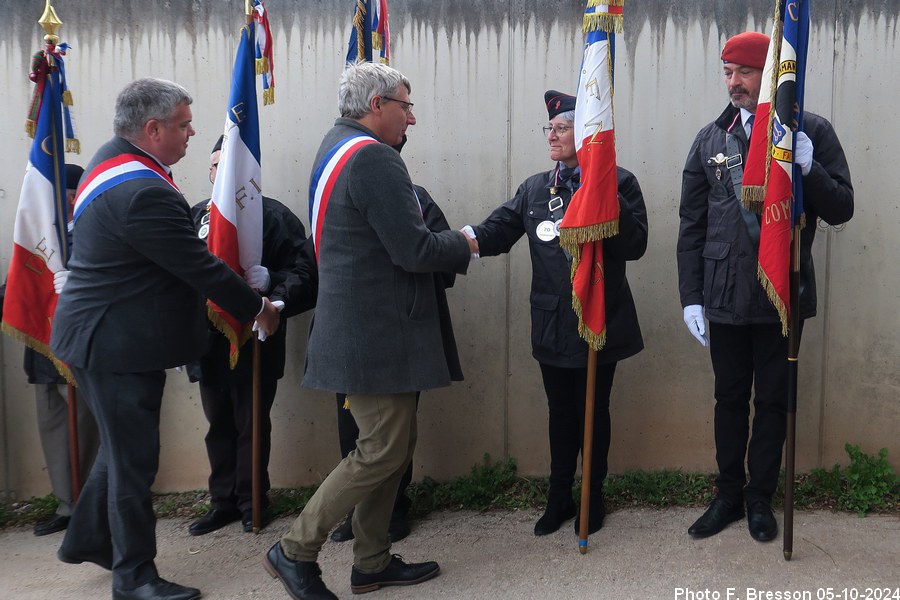 Remerciements aux porte-drapeaux