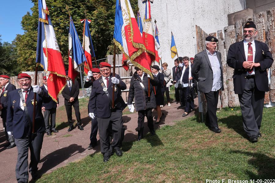 La sortie de la chapelle