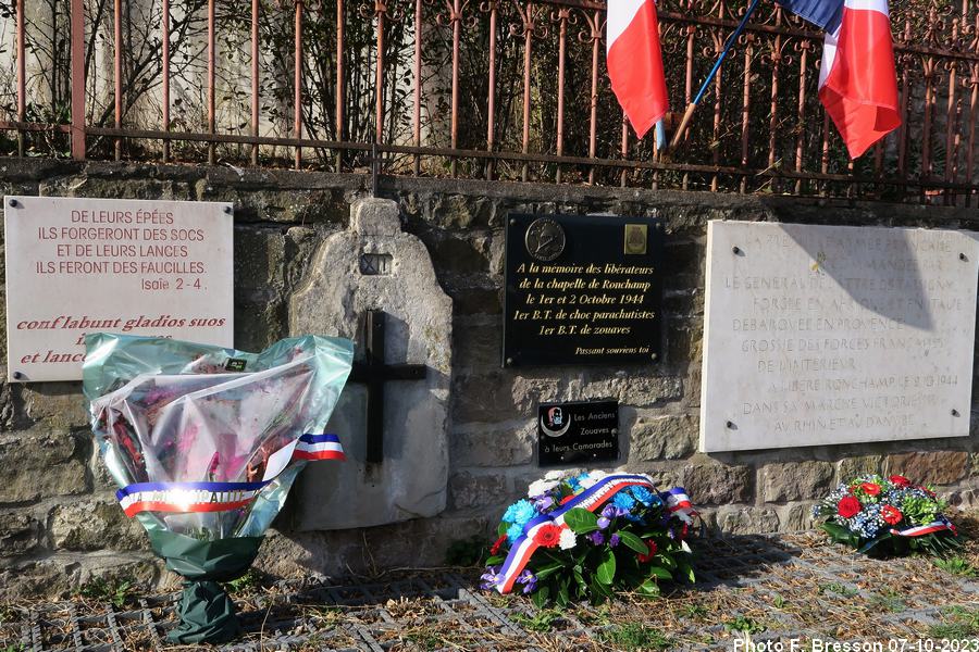 Les stèles fleuries