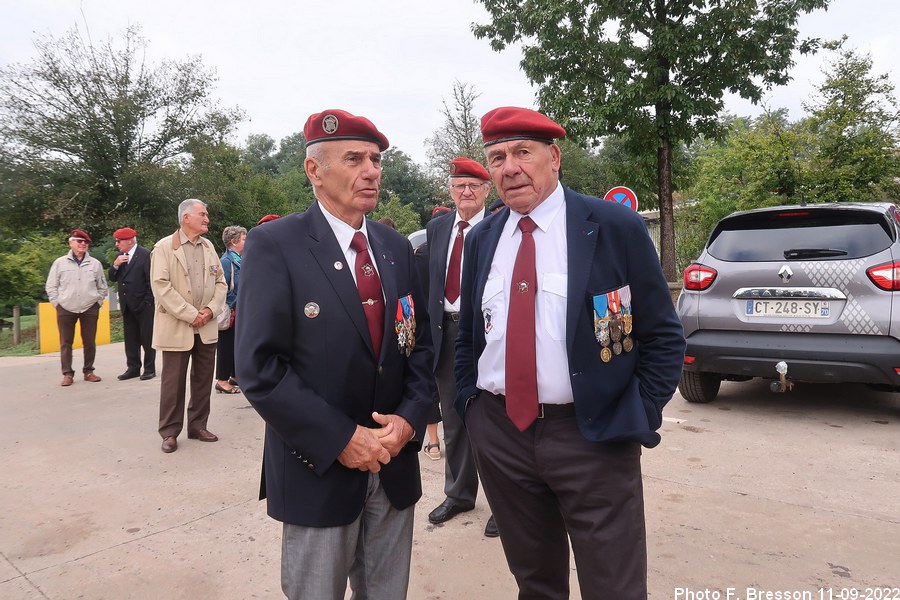 Deux bérets rouges
